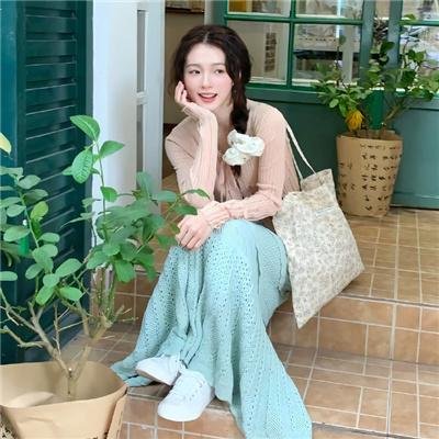 使用下方 20 个影片名，按顺序一一对应，不要改动片名文字，只根据片名和括号内类型提示来虚构全新的故事内容： 竭尽全力 鉴证实录粤语 七海雄师 黑暗来袭 深埋的宝藏 海狮利奥环岛记 欢乐叮当 遇见幸福 假如我们可以 装甲娘战机 横山光辉 三国志 天使爱柏林 红旗谱1960 狂野目标 模范家族 速成沼泽 16岁的愿望 给我讲故事 爱的归宿 野兔邦妮